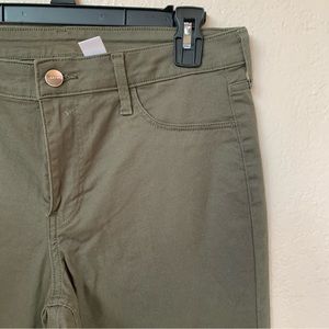 H&M Skinny Fit Olive Green Jeans Denim Pants Women’s Size 30 Stretchy Regular